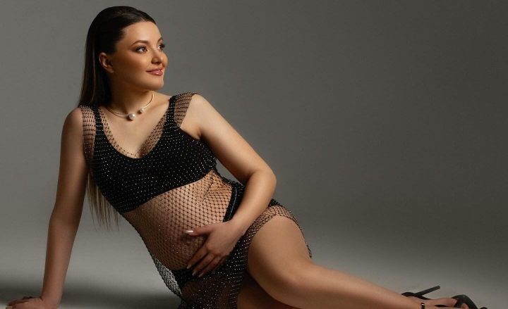 Nu-si doreste ca sotul sa asiste la nastere! Diana Stoica: „Sa nu-mi fac griji pentru trei, o sa-mi fac pentru doi” - VIDEO Nu-si doreste ca sotul sa asiste la nastere! Diana Stoica: „Sa nu-mi fac griji pentru trei, o sa-mi fac pentru doi” - VIDEO