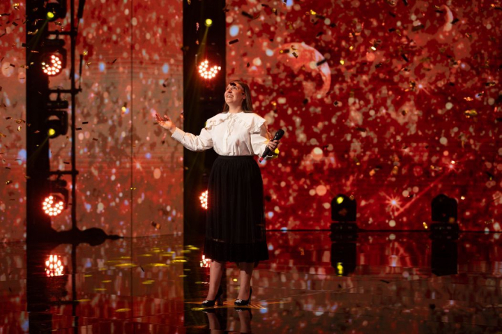 Cine este Ana Nuta, tanara care a facut-o pe Andra sa ii ofere Golden Buzz, cu ochii in lacrimi! Si-a descoperit talentul dupa ce a cantat in Biserica - VIDEO Cine este Ana Nuta, tanara care a facut-o pe Andra sa ii ofere Golden Buzz, cu ochii in lacrimi! Si-a descoperit talentul dupa ce a cantat in Biserica - VIDEO