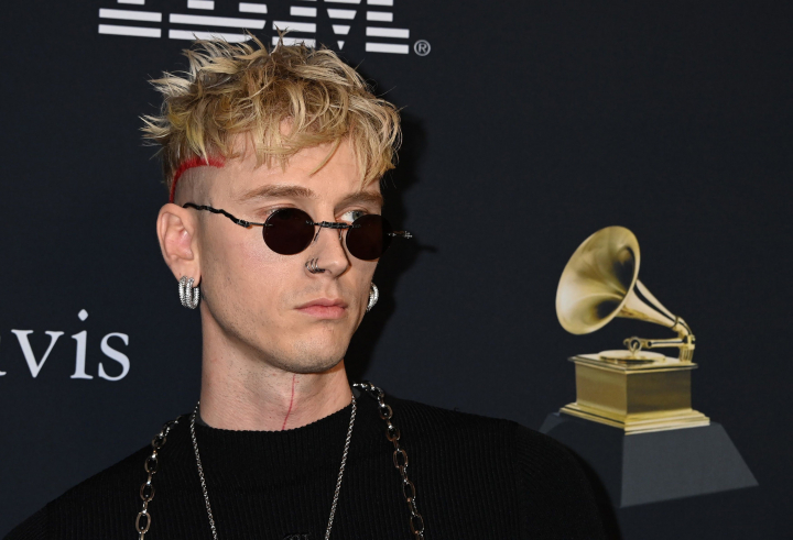 Machine Gun Kelly, transformare radicala. Artistul si-a tatuat complet partea superioara a corpului: „Doar in scopuri spirituale” - FOTO Machine Gun Kelly, transformare radicala. Artistul si-a tatuat complet partea superioara a corpului: „Doar in scopuri spirituale” - FOTO