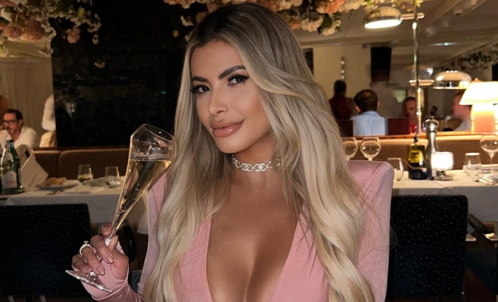 A fost numita „femeia perfecta”, dar a facut operatii de 300 de mii de dolari. Cum arata inainte de toate interventiile estetice - FOTO