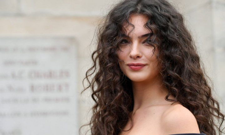 Deva Cassel a uimit cu frumusetea ei la Paris si Milano. Fiica celebrei Monica Bellucci, noul superstar al modei - FOTO
