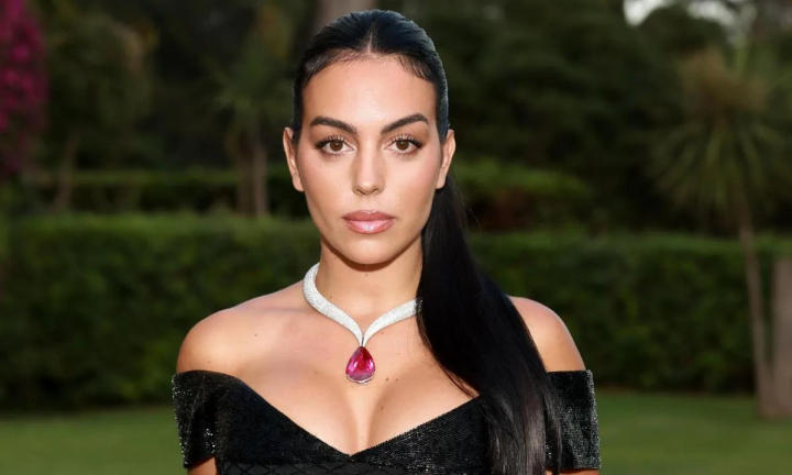 Georgina Rodriguez, spectaculoasa la Saptamana Modei de la Paris intr-o rochie „Cristiano Ronaldo” - FOTO
