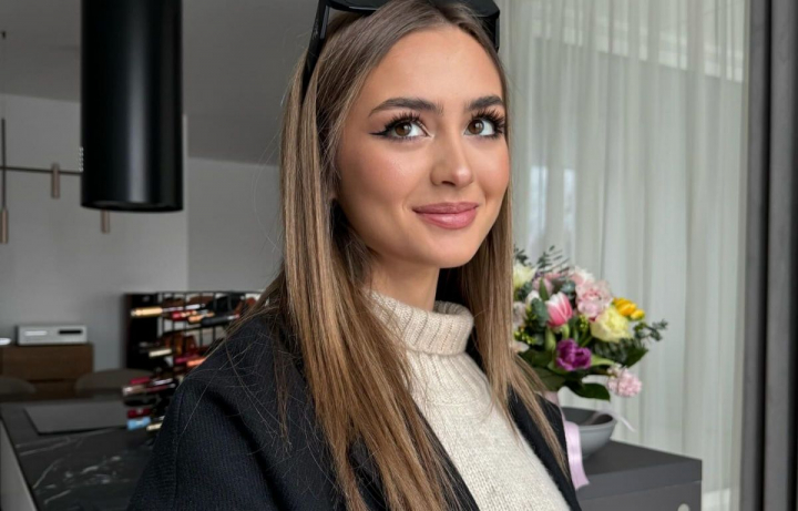 Iuliana Beregoi - in duet cu... bunicul ei: „Vrem la concertul tau sa cante si el” - VIDEO Iuliana Beregoi - in duet cu... bunicul ei: „Vrem la concertul tau sa cante si el” - VIDEO