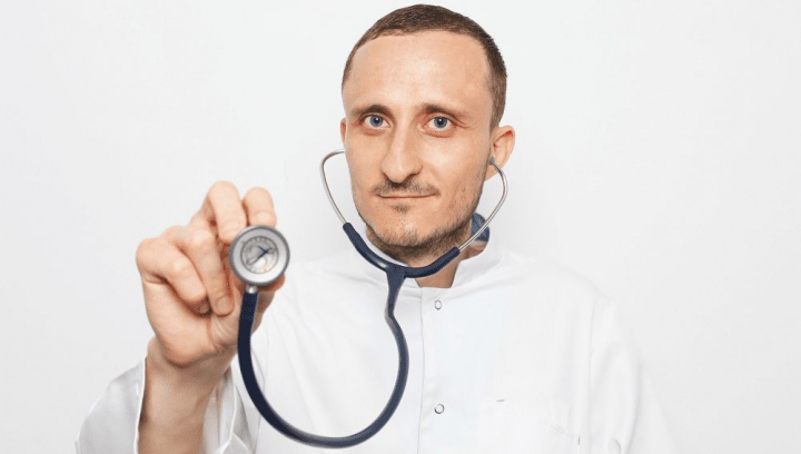 Medicul pediatru Mihai Stratulat, impotriva siropurilor pentru tuse: „Rabdare mereu trebuie sa avem” - VIDEO Medicul pediatru Mihai Stratulat, impotriva siropurilor pentru tuse: „Rabdare mereu trebuie sa avem” - VIDEO