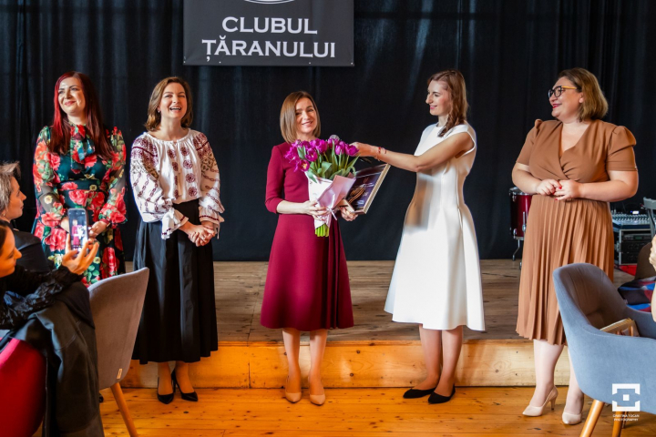 Maia Sandu s-a intalnit la Bucuresti cu membrele Clubului Basarabencelor din Romania: „Va felicit pentru ca ati reusit sa deschideti afaceri aici si aveti succes” - FOTO Maia Sandu s-a intalnit la Bucuresti cu membrele Clubului Basarabencelor din Romania: „Va felicit pentru ca ati reusit sa deschideti afaceri aici si aveti succes” - FOTO