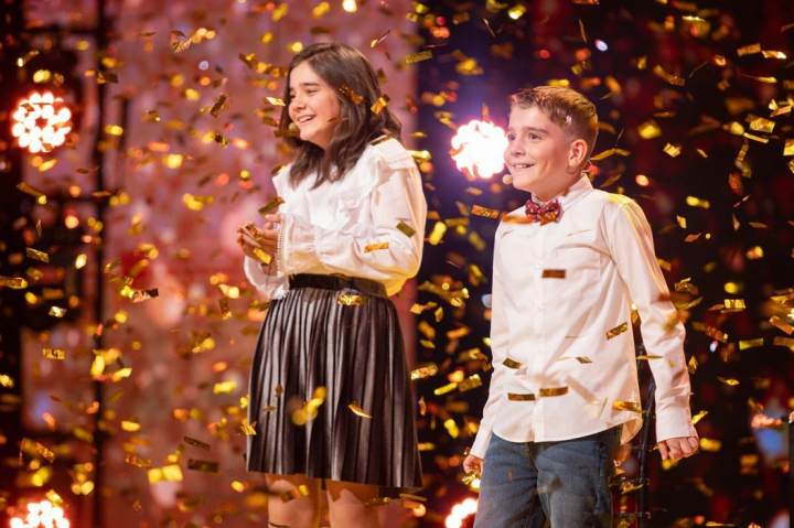 Iustin Cazacu, sahistul de 9 ani care a facut remiza cu celebrul Garry Kasparov, moment uluitor pe scena talentelor! Pustiul a primit Golden Buzz de la Dragos Bucur: „Ce ati facut pe scena si ce poate sa faca mintea ta este un fenomen!”
Iustin Cazacu, sahistul de 9 ani care a facut remiza cu celebrul Garry Kasparov, moment uluitor pe scena talentelor! Pustiul a primit Golden Buzz de la Dragos Bucur: „Ce ati facut pe scena si ce poate sa faca mintea ta este un fenomen!”