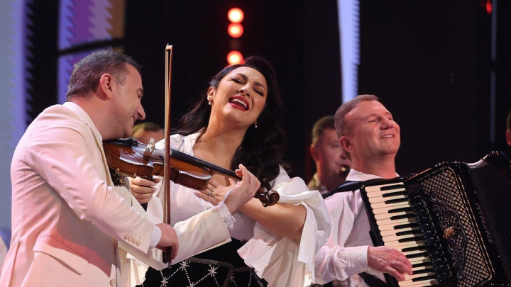Scaldati in aplauze! Andra si Orchestra Fratilor Advahov, show de zile mari la Londra: „Cream o noua istorie la OVO Arena Wembley” - FOTO/VIDEO Scaldati in aplauze! Andra si Orchestra Fratilor Advahov, show de zile mari la Londra: „Cream o noua istorie la OVO Arena Wembley” - FOTO/VIDEO