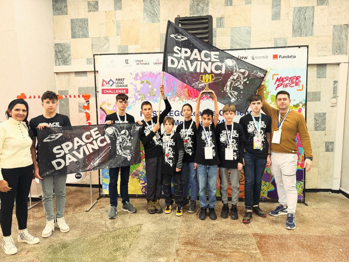 Impreuna - mai aproape de succes! Un grup de elevi din capitala au fost premiati la un concurs de robotica: „Noi am lucrat foarte mult, suntem ambitiosi” - VIDEO Impreuna - mai aproape de succes! Un grup de elevi din capitala au fost premiati la un concurs de robotica: „Noi am lucrat foarte mult, suntem ambitiosi” - VIDEO