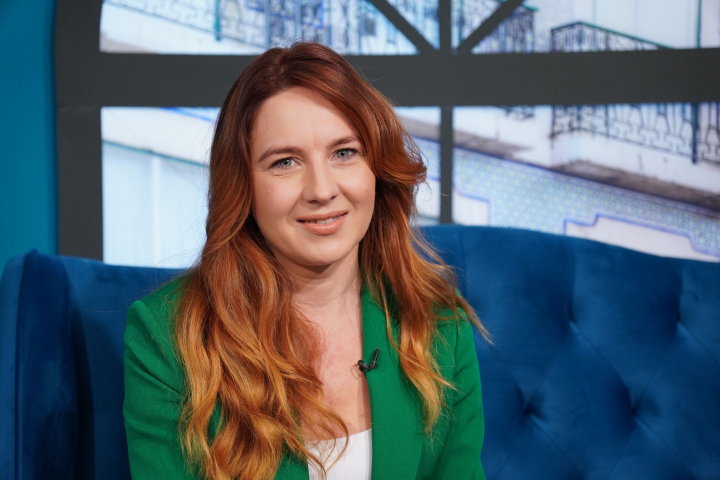 Orașul prinde culoare prin noi! Zeci de familii au participat la o frumoasă acțiune de înverzire. Angela Vulpe, voluntară: „Fiecare din noi, cu pași mici, poate face lucruri mari” - VIDEO Orașul prinde culoare prin noi! Zeci de familii au participat la o frumoasă acțiune de înverzire. Angela Vulpe, voluntară: „Fiecare din noi, cu pași mici, poate face lucruri mari” - VIDEO