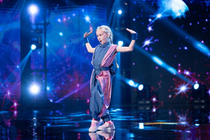 O poveste impresionantă despre pasiune și determinare! Moldoveanca Xenia Balteanco a cucerit juriul de la „Romanii au Talent” cu miscarile ei - VIDEO O poveste impresionantă despre pasiune și determinare! Moldoveanca Xenia Balteanco a cucerit juriul de la „Romanii au Talent” cu miscarile ei - VIDEO