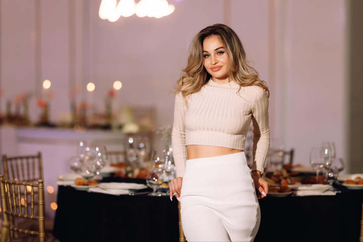 Cât costă să faci o nuntă în 2024? Iulia Sanduța te ajută la capitolul tendințe și recomandări - VIDEO Cât costă să faci o nuntă în 2024? Iulia Sanduța te ajută la capitolul tendințe și recomandări - VIDEO