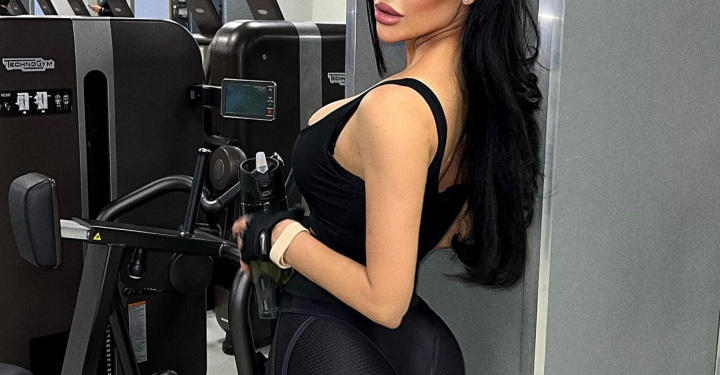 Varianta brunetă a Biancăi Drăgușanu! Cine este tânăra care duce o viață de lux și întoarce toate privirile pe stradă Varianta brunetă a Biancăi Drăgușanu! Cine este tânăra care duce o viață de lux și întoarce toate privirile pe stradă