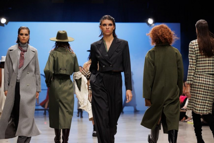 Două zile de modă la Chișinău! Ce designeri autohtoni şi-au prezentat colecţiile vestimentare, dar şi cum a fost atmosfera - VIDEO Două zile de modă la Chișinău! Ce designeri autohtoni şi-au prezentat colecţiile vestimentare, dar şi cum a fost atmosfera - VIDEO
