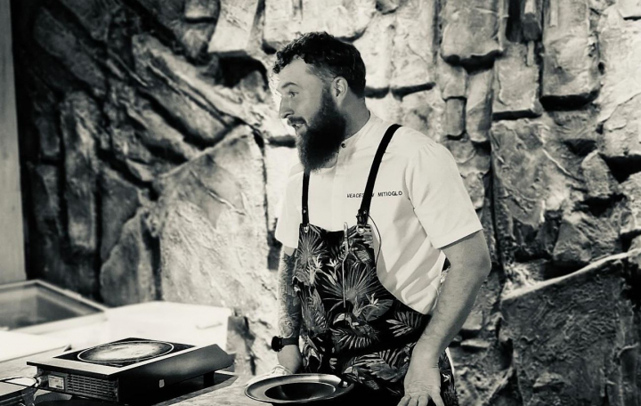 Moldoveanul care a făcut medicină, apoi a devenit chef! Află povestea lui Veaceslav Mitioglo - VIDEO Moldoveanul care a făcut medicină, apoi a devenit chef! Află povestea lui Veaceslav Mitioglo - VIDEO