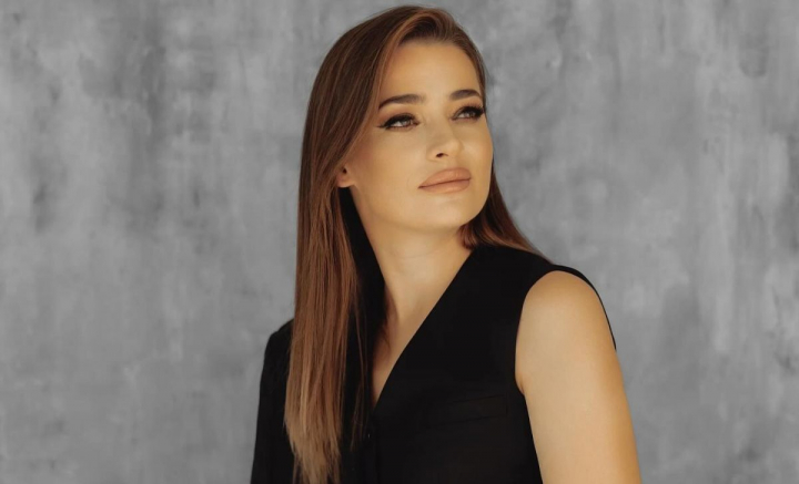 Peelingul scalpului - una dintre cele mai eficiente proceduri pentru un păr deteriorat și deshidratat! Sfaturi utile de la specialista Mariana Bîrcă: „Alimentele sunt pentru consum, iar pentru păr sunt...” - VIDEO Peelingul scalpului - una dintre cele mai eficiente proceduri pentru un păr deteriorat și deshidratat! Sfaturi utile de la specialista Mariana Bîrcă: „Alimentele sunt pentru consum, iar pentru păr sunt...” - VIDEO