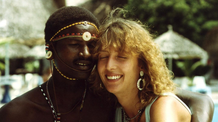 S-a îndrăgostit de un bărbat din tribul Masai și s-a mutat în Africa. Cum arată acum Corinne Hofmann și singura ei fiică, Napirai - FOTO S-a îndrăgostit de un bărbat din tribul Masai și s-a mutat în Africa. Cum arată acum Corinne Hofmann și singura ei fiică, Napirai - FOTO