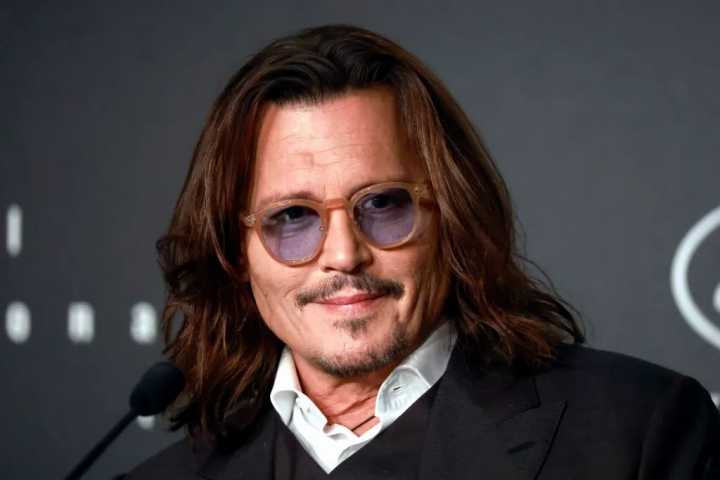 Johnny Depp, în continuare cu dinții stricați și îngălbeniți. Actorul, apariție bizară pe covorul roșu - FOTO Johnny Depp, în continuare cu dinții stricați și îngălbeniți. Actorul, apariție bizară pe covorul roșu - FOTO