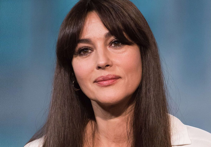 Face 60 de ani anul acesta, dar iubește ca o adolescentă! Monica Bellucci, surprinsă de paparazzi în timp ce-l săruta cu patos pe Tim Burton - FOTO Face 60 de ani anul acesta, dar iubește ca o adolescentă! Monica Bellucci, surprinsă de paparazzi în timp ce-l săruta cu patos pe Tim Burton - FOTO