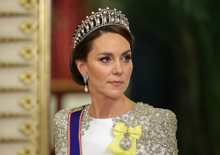 Mesaj sfâșietor către Kate Middleton de la o vedetă care s-a luptat cu cancerul: „Chimioterapia e devastatoare, îți pierzi unghiile, părul. Mă gândesc la copiii ei” Mesaj sfâșietor către Kate Middleton de la o vedetă care s-a luptat cu cancerul: „Chimioterapia e devastatoare, îți pierzi unghiile, părul. Mă gândesc la copiii ei”