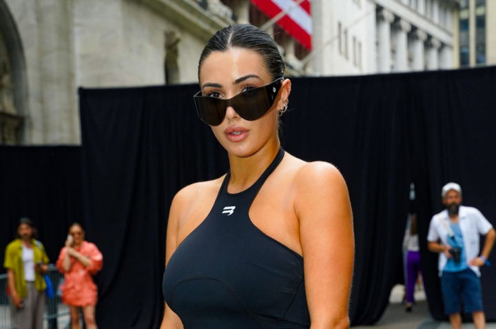 Bianca Censori șochează cu o nouă apariție. Cum s-a dus la Disneyland alături de Kanye West. „Au lăsat-o așa?” - FOTO Bianca Censori șochează cu o nouă apariție. Cum s-a dus la Disneyland alături de Kanye West. „Au lăsat-o așa?” - FOTO