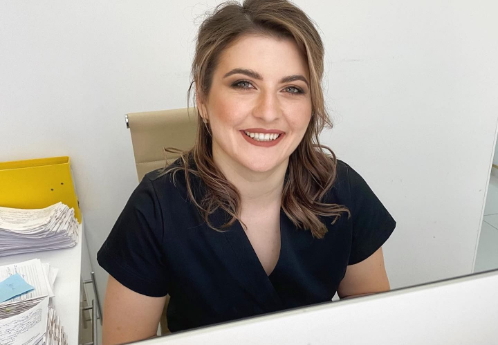 De ce este important să îţi cureţi limba, dar și cum să o faci corect? Galina Lozovanu, medic ortodont: „Trebuie să fim atenți când facem periajul” - VIDEO
