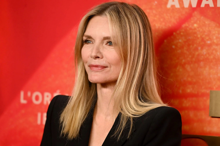E la vârsta pensionării, dar arată cu 25 de ani mai tânără. Michelle Pfeiffer, apariție ireală în public - FOTO E la vârsta pensionării, dar arată cu 25 de ani mai tânără. Michelle Pfeiffer, apariție ireală în public - FOTO