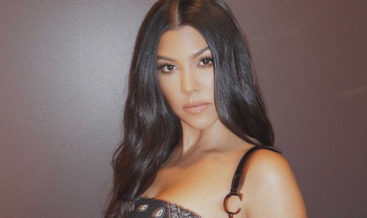 Familia Kardashian șochează din nou. Kourtney își bea propriul lapte matern, de când a născut a patra oară. Ce spun medicii despre această practică Familia Kardashian șochează din nou. Kourtney își bea propriul lapte matern, de când a născut a patra oară. Ce spun medicii despre această practică