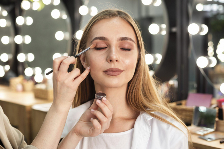 Care este ordinea corectă pentru aplicarea produselor de machiaj? Sfaturi pentru rutina ta pas cu pas de la make-up artista, Irina Condrea - VIDEO Care este ordinea corectă pentru aplicarea produselor de machiaj? Sfaturi pentru rutina ta pas cu pas de la make-up artista, Irina Condrea - VIDEO