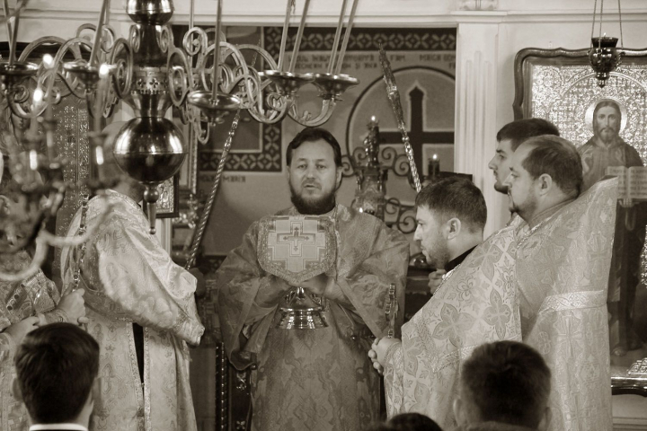 Ce semnifică ziua de Paște, dar și cum sărbătorim creștinește această zi? Preotul Adrian Babin: „Pentru creștini sărbătoarea Paștelui nu înseamnă masa bogată” - VIDEO Ce semnifică ziua de Paște, dar și cum sărbătorim creștinește această zi? Preotul Adrian Babin: „Pentru creștini sărbătoarea Paștelui nu înseamnă masa bogată” - VIDEO