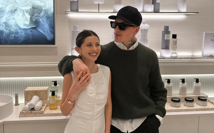 Valerie Lungu a vrut să-și ceară iubitul în căsătorie! Reacția lui Alex Gîlca după ce ea a îngenuncheat în fața lui - VIDEO Valerie Lungu a vrut să-și ceară iubitul în căsătorie! Reacția lui Alex Gîlca după ce ea a îngenuncheat în fața lui - VIDEO