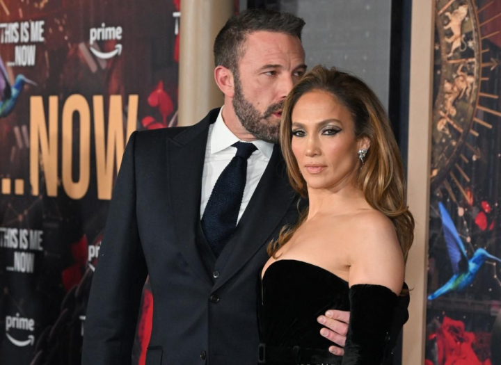 Jennifer Lopez și Ben Affleck, prima apariție după ce s-a zvonit că sunt la un pas de divorț! Cum i-au surprins paparazzii pe străzile din Los Angeles - FOTO
Jennifer Lopez și Ben Affleck, prima apariție după ce s-a zvonit că sunt la un pas de divorț! Cum i-au surprins paparazzii pe străzile din Los Angeles - FOTO