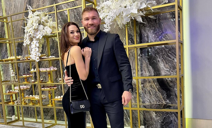 Hulk de Moldova și soția lui, în rol de nași! Ce apariție au avut cei doi la eveniment - GALERIE FOTO Hulk de Moldova și soția lui, în rol de nași! Ce apariție au avut cei doi la eveniment - GALERIE FOTO