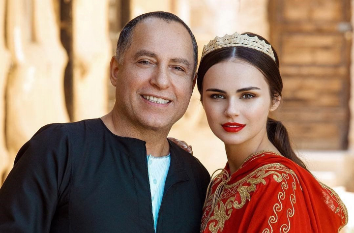 La 26 de ani s-a măritat cu un miliardar din Egipt. Cum arată acum viața de lux a Xeniei Deli - FOTO La 26 de ani s-a măritat cu un miliardar din Egipt. Cum arată acum viața de lux a Xeniei Deli - FOTO