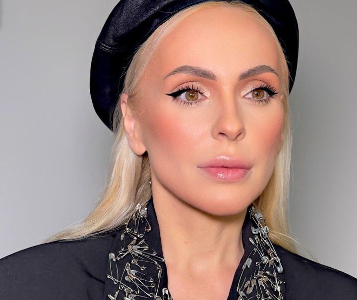 FASHION FRIDAY cu Xenia Bugneac: Cum să-ți alegi ținuta potrivită pentru balul de absolvire - VIDEO FASHION FRIDAY cu Xenia Bugneac: Cum să-ți alegi ținuta potrivită pentru balul de absolvire - VIDEO