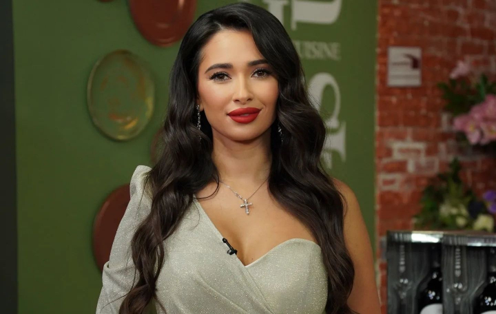 EMOȚIONANT! Iulia Deliu și-a strâns sora în brațe după un deceniu de despărțire. Ce emoţii au trăit, dar şi cum a întâlnit-o familia Deliu pe sora mai mică - VIDEO EMOȚIONANT! Iulia Deliu și-a strâns sora în brațe după un deceniu de despărțire. Ce emoţii au trăit, dar şi cum a întâlnit-o familia Deliu pe sora mai mică - VIDEO