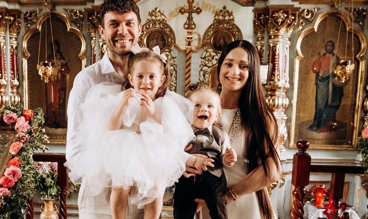 Daniela Cheltuitor l-a botezat pe micuțul Mark! Cu câți nași de botez s-a ales fiul ei - VIDEO