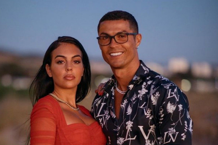 Georgina Rodriguez a postat imagini din vacanța alături de Cristiano Ronaldo, iar milioane de internauți au rămas „muți” - FOTO Georgina Rodriguez a postat imagini din vacanța alături de Cristiano Ronaldo, iar milioane de internauți au rămas „muți” - FOTO