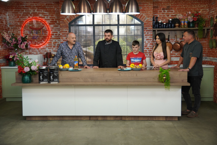 Battle între generații! Gheorghe Țopa și Adrian Bradu s-au duelat la gătit - VIDEO