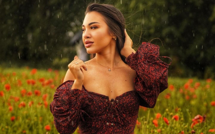 Fotografii printre maci, pe ploaie! Cum a fost experiența pentru reporterul PRO TV Mădălina Sorocovschi - VIDEO Fotografii printre maci, pe ploaie! Cum a fost experiența pentru reporterul PRO TV Mădălina Sorocovschi - VIDEO