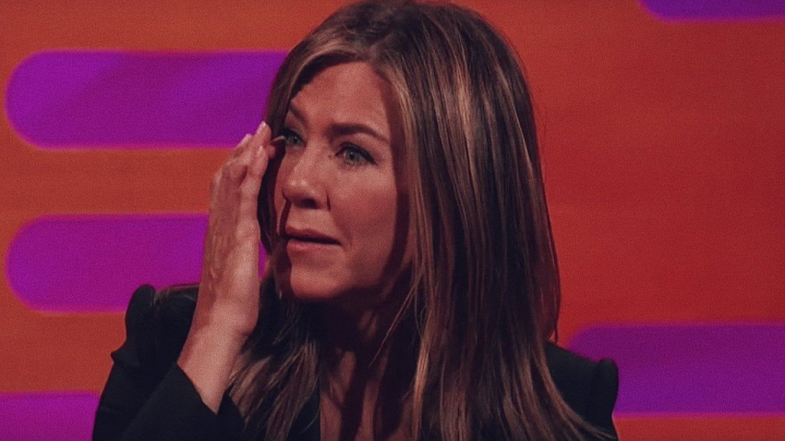Jennifer Aniston a izbucnit în lacrimi chiar în timpul interviului: „Am început să mă gândesc la...” Jennifer Aniston a izbucnit în lacrimi chiar în timpul interviului: „Am început să mă gândesc la...”