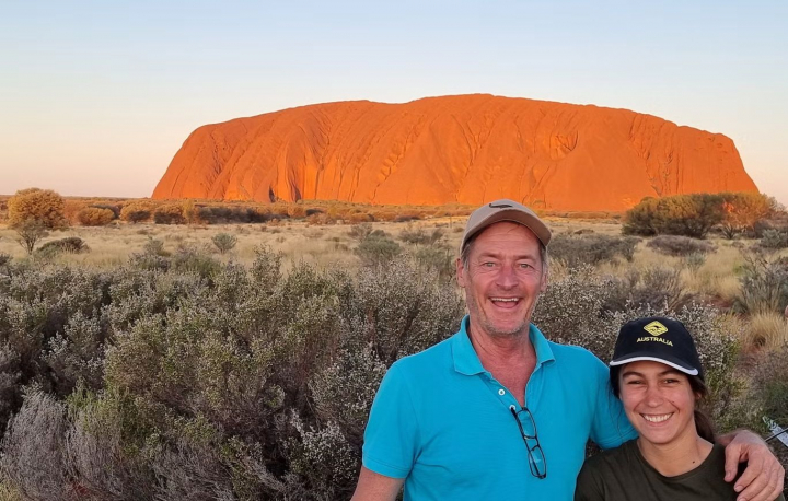 O tânără are o relație cu un bărbat de 64 de ani, mai în vârstă chiar și decât mama ei: „Oamenii ne privesc ciudat când ne sărutăm” - FOTO O tânără are o relație cu un bărbat de 64 de ani, mai în vârstă chiar și decât mama ei: „Oamenii ne privesc ciudat când ne sărutăm” - FOTO