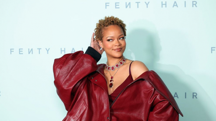 N-ai văzut-o niciodată AȘA: Rihanna, fără perucă sau extensii! Cum arată părul natural al divei
N-ai văzut-o niciodată AȘA: Rihanna, fără perucă sau extensii! Cum arată părul natural al divei