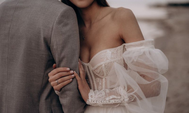 Val de reacții după ce o mireasă i-a cerut soțului cel mai bizar lucru înainte de nuntă: „Nu vreau să mă fac de rușine”
Val de reacții după ce o mireasă i-a cerut soțului cel mai bizar lucru înainte de nuntă: „Nu vreau să mă fac de rușine”