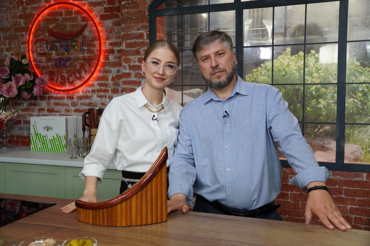 Bătălie între tată și fiică! Cum s-au descurcat Adriana Babin și tatăl ei în bucătărie - VIDEO Bătălie între tată și fiică! Cum s-au descurcat Adriana Babin și tatăl ei în bucătărie - VIDEO