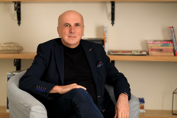 Cum construim legătura între oameni şi organizaţii şi care sunt principiile ce fac ca această relaţie să funcţioneze bine? Adrian Stanciu știe răspunsul și te ajută și pe tine - VIDEO