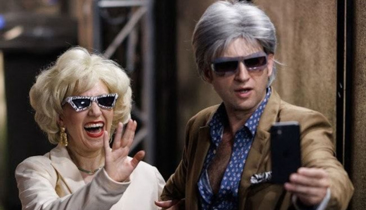 „Comedia într-adevăr e riscantă, dar și noi suntem actori periculoși” Ce stă în spatele piesei de teatru „Familionul”, dar și cum s-a lucrat în culise - VIDEO „Comedia într-adevăr e riscantă, dar și noi suntem actori periculoși” Ce stă în spatele piesei de teatru „Familionul”, dar și cum s-a lucrat în culise - VIDEO