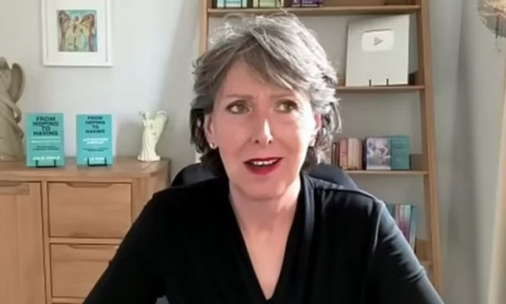 Ce i s-a întâmplat unei femei care susține că a fost în moarte clinică. Mesajul incredibil pe care l-ar fi primit de la îngeri
