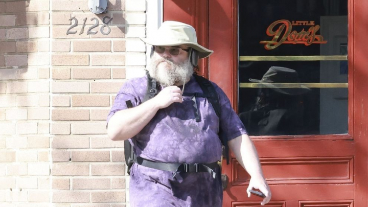 Îl recunoști? În urmă cu 13 ani era unul dintre cei mai de succes actori de comedie de la Hollywood și poza pe covorul roșu alături de Angelina Jolie - FOTO Îl recunoști? În urmă cu 13 ani era unul dintre cei mai de succes actori de comedie de la Hollywood și poza pe covorul roșu alături de Angelina Jolie - FOTO