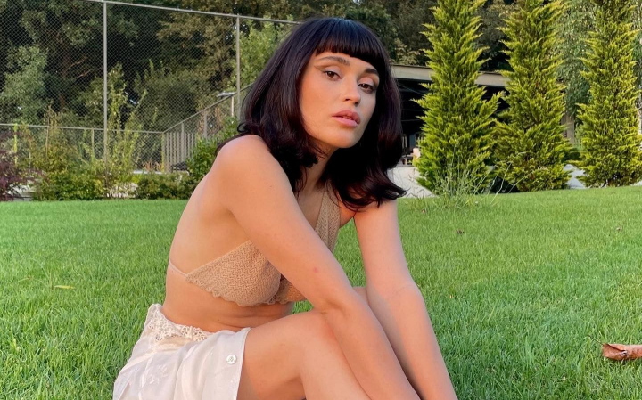 Irina Rimes a lansat „Bădiță”, o piesă marcată de influențe moderne și tradiționale - VIDEO Irina Rimes a lansat „Bădiță”, o piesă marcată de influențe moderne și tradiționale - VIDEO