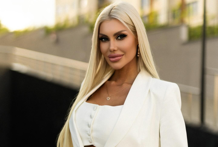 Laura Vetty, surprinsă la shopping! Ce ținute și-a ales interpreta: „Pare a fi de la Hollywood” - VIDEO Laura Vetty, surprinsă la shopping! Ce ținute și-a ales interpreta: „Pare a fi de la Hollywood” - VIDEO